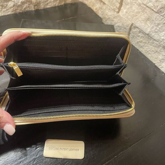 St John Women's Cream Zip Around Genuine Patent Leather Wallet, new in box - Picture 6 of 10